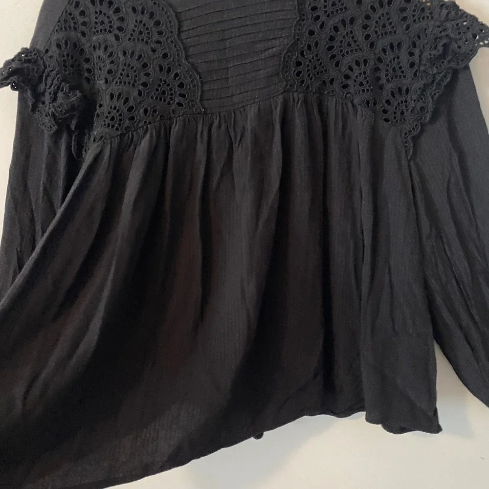 Zara Black Eyelet Lace Ruffle Blouse Long Sleeve Pleated Boho Top Womens Medium
